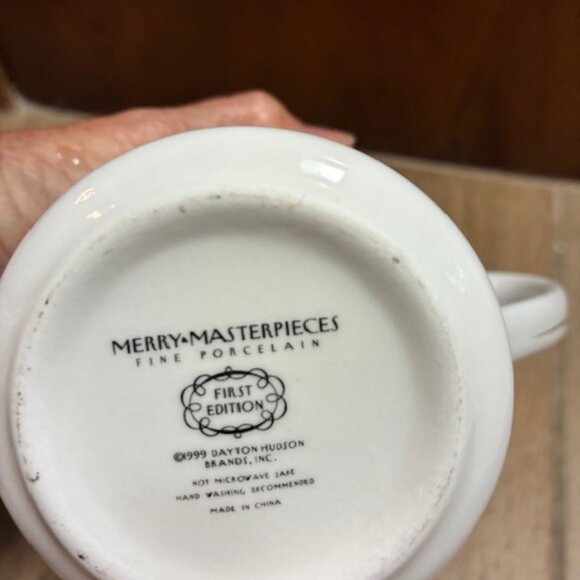 Set of 3 "Merry Masterpieces" by Dayton Hudson 24K gold trim on Porcelain mugs - Picture 7 of 10